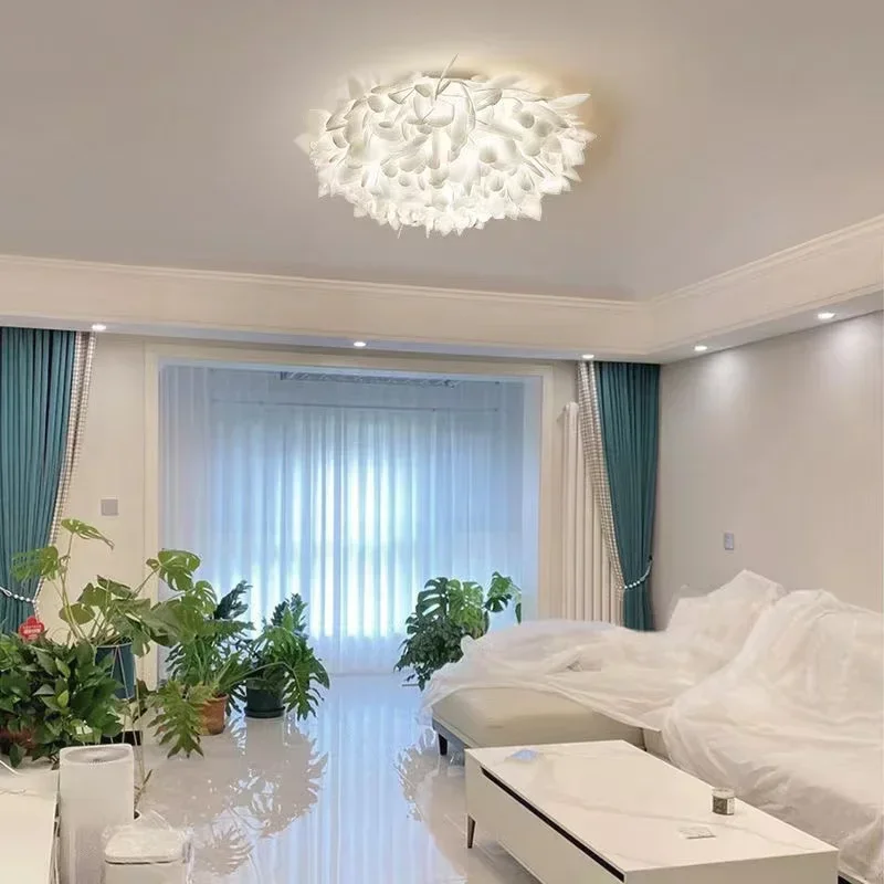 ريشة بيضاء الثريات الحديثة LED أضواء السقف زهرة البتلة ديكور الأميرة فتاة غرفة نوم غرفة المعيشة الثريا مصباح السقف