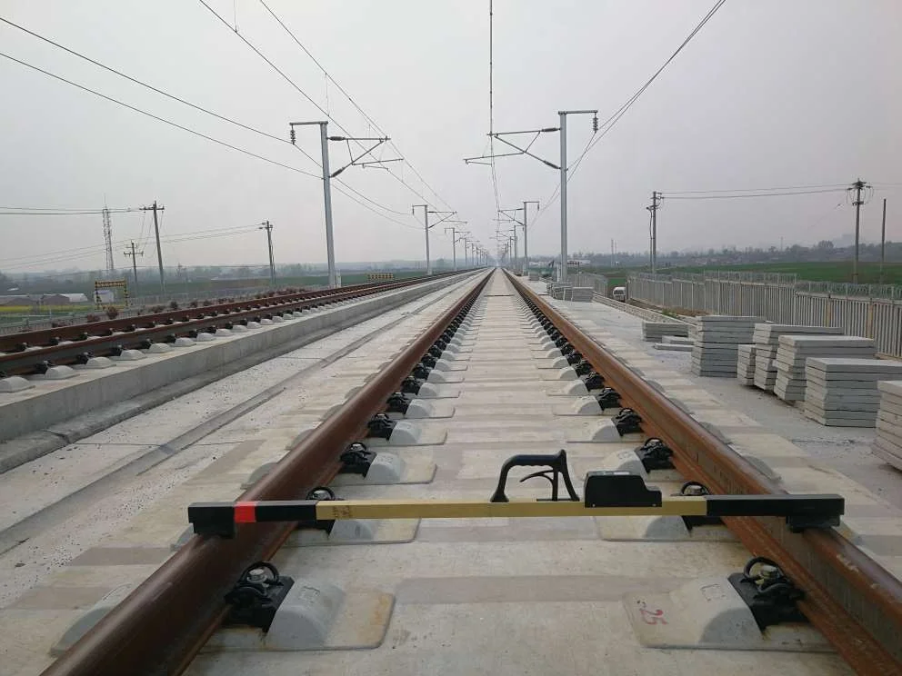 Switch gauge and superelevation measuring device track gauge for measuring railway