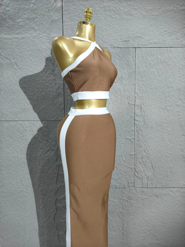 2025 Baring Slim-Fit-Kurztop + hüftumarmender kurzer Rock. Modisches und sexy zweiteiliges Bandage-Set für Damen mit Hals und hängender Schulter