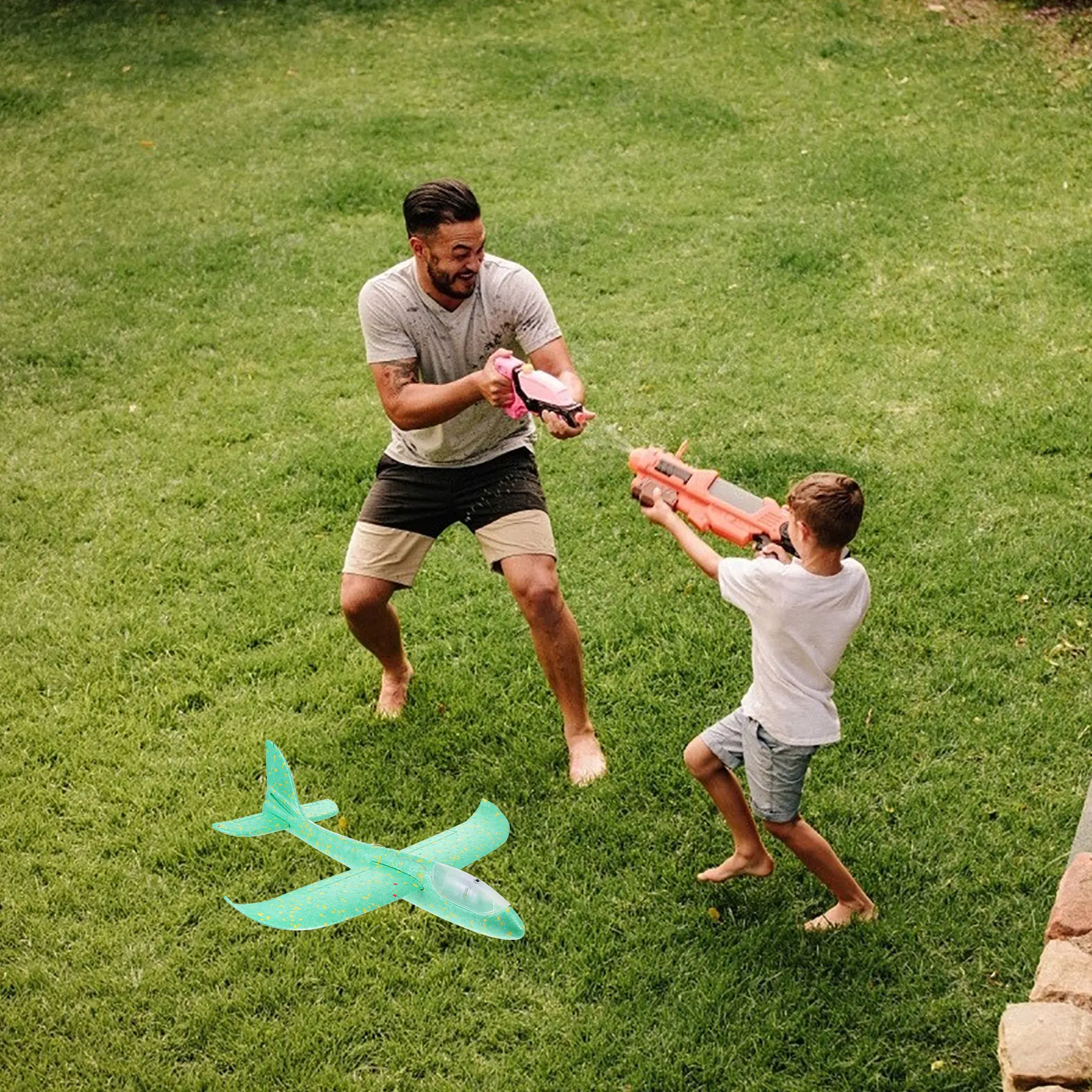 2 個発光飛行機おもちゃ泡楽しいパーティー屋外ゲームギフト男の子のためのプレミアム素材頑丈なプラスチック渦巻く手