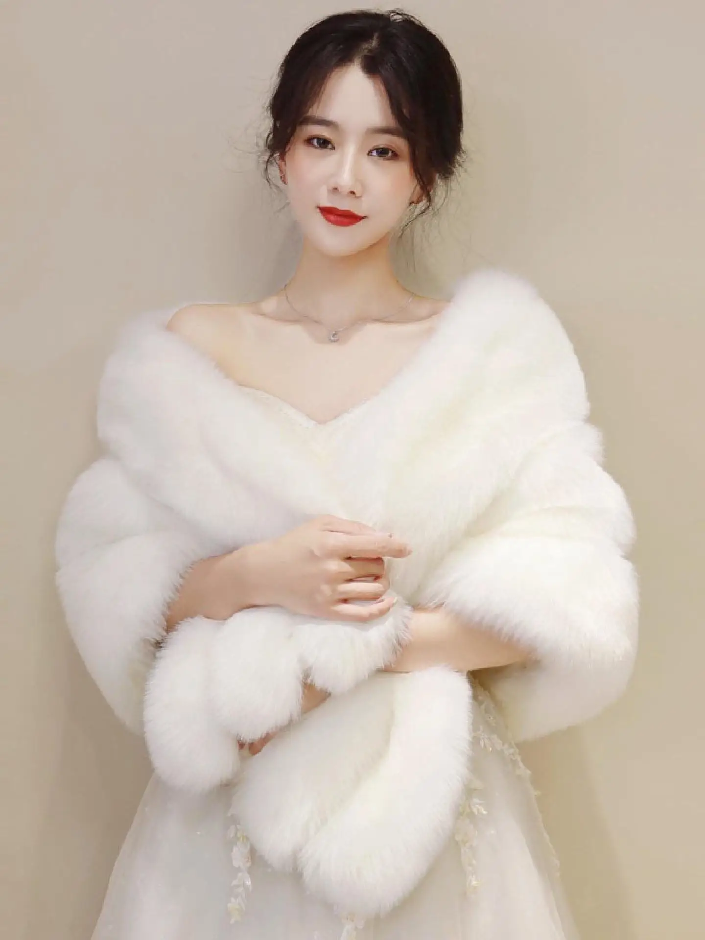 

Wedding Dress Shawl Winter New 2025 White Fur Bride Wedding Marriage Fashion Fur Warm Coat Women Cold Proof Outerwear