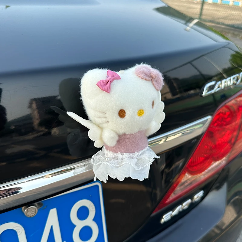 

Кавайное аниме Hello Kitty, автомобиль, аксессуары для автомобиля с героями мультфильмов, милая кукла, внешняя кукла, украшение заднего багажника, автомобильные подарки