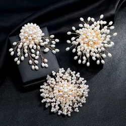 New Luxury Pearl Brooches Women Rhinestone Snowflakes Flower Lady Wedding Party Pins
