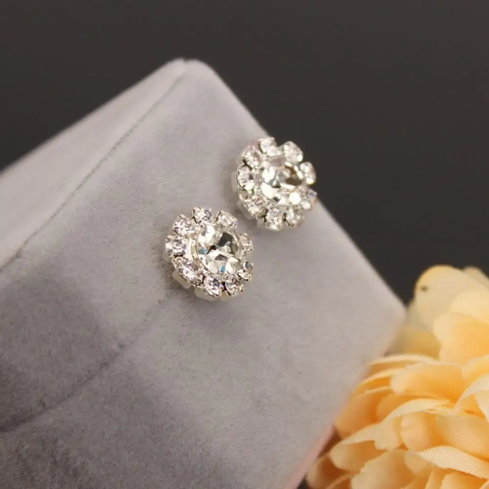 1 Pair Ear Stud Rhinestone Charming Alloy Flower Shaped Elegant Earrings for Women