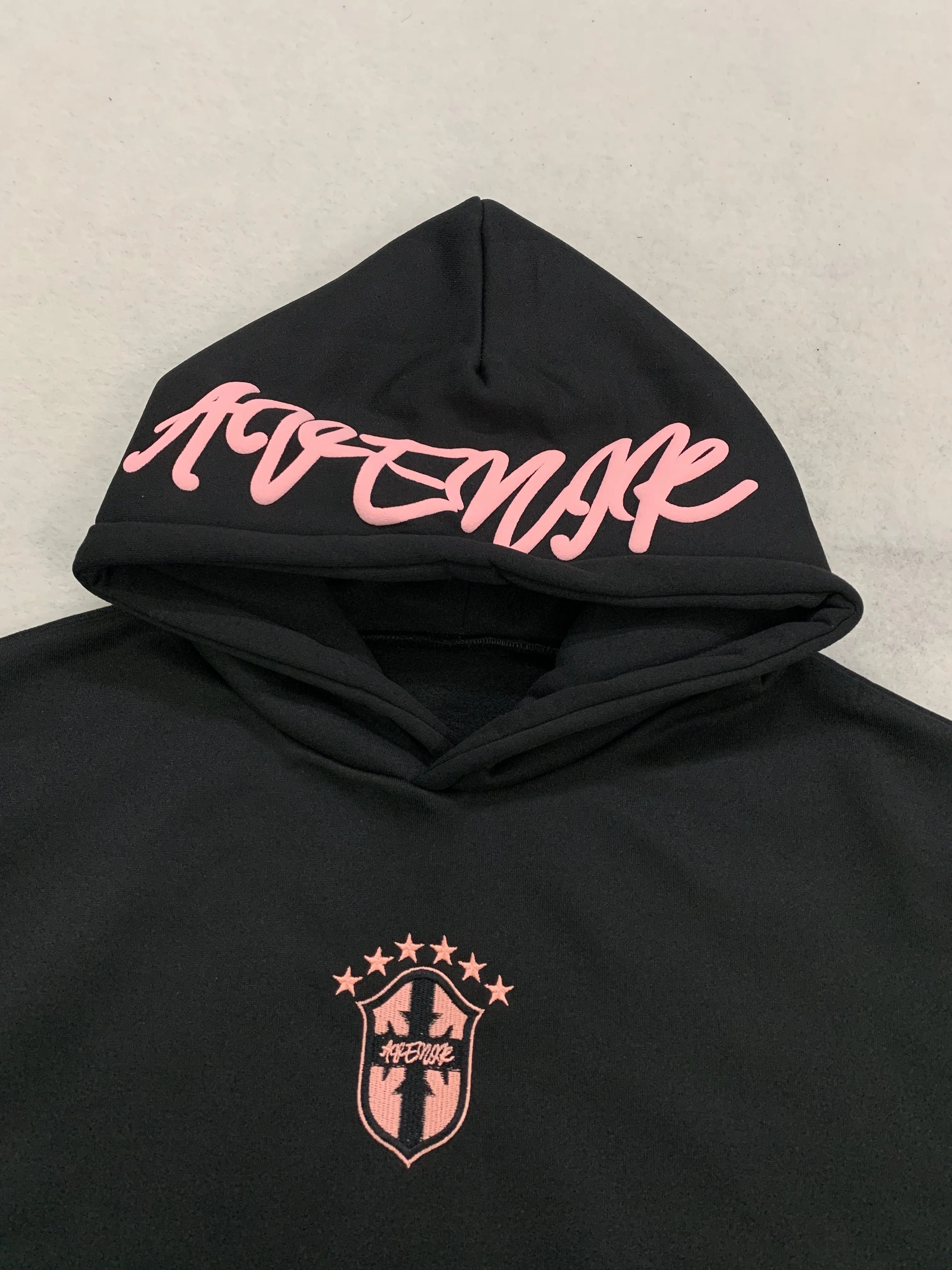 Mode und Freizeit Neuer Sportlicher Kapuzenpullover mit Fußballmannschafts-Stickerei Design Persönlicher Street-Style Pullover Unisex. – Detail 5