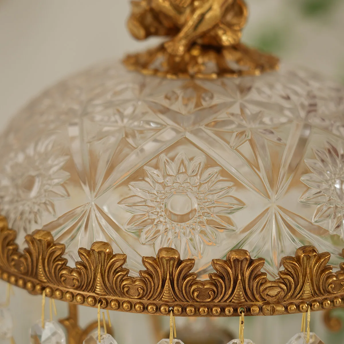 Foreign trade French retro desk lamp brass carved crystal embellishment European desk lamp living