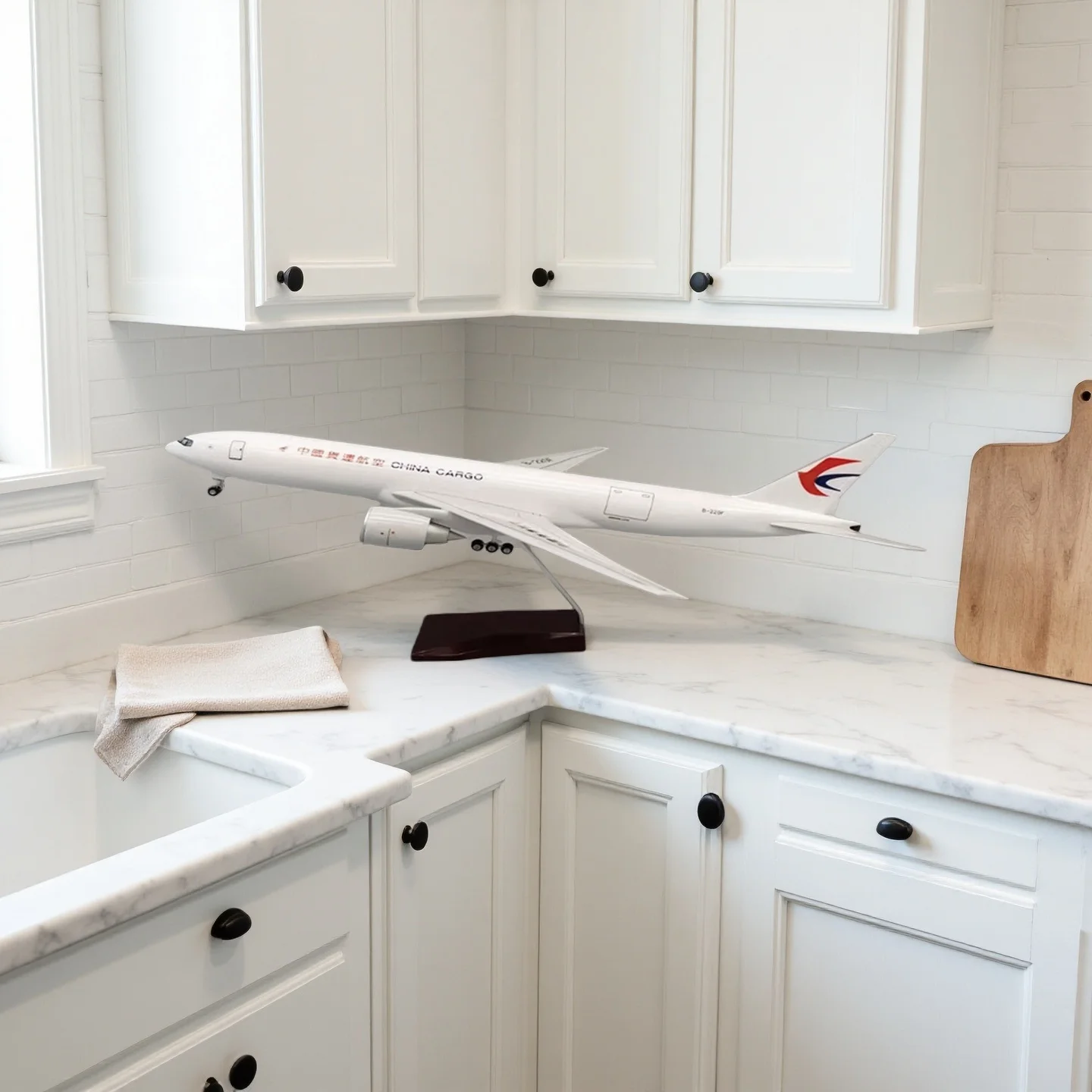 

Aircraft Toy Children B777-200 Eastern Airlines Freighter 47cm 1/157 Scale Resin Model Toy Airplane For Kids For Aviation