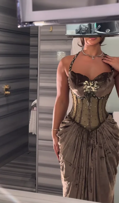 Aenyrst Maßgeschneiderte elegante Meerjungfrau-Satin-Abend-Partykleider, bodenlang, einfach samtige Damen-Kleider für formelle Anlässe