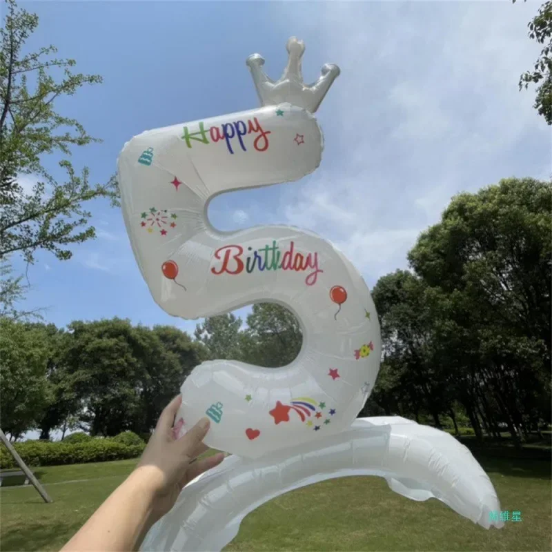 1 Stück 32 Zoll großer weißer Zahlenballon aus Aluminiumfolie mit Aufdruck „Happy Birthday“ und Krone für Geburtstagsfeiern und Jubiläen – Detail 8