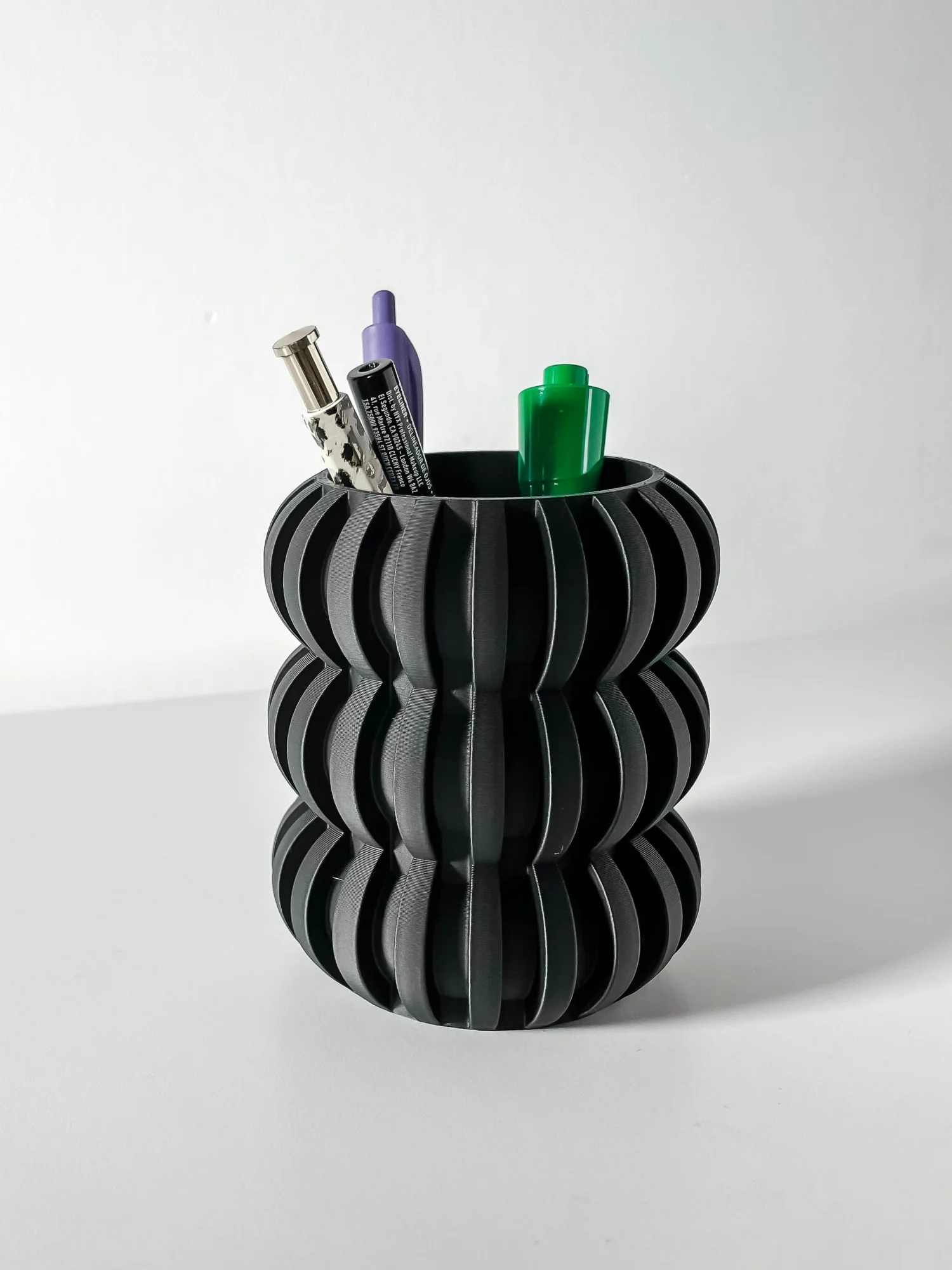 

Minimalist 3D Printed Pen Holder – Modern Geometric Desk Organizer for Office, School, or Home Workspace (Renio)