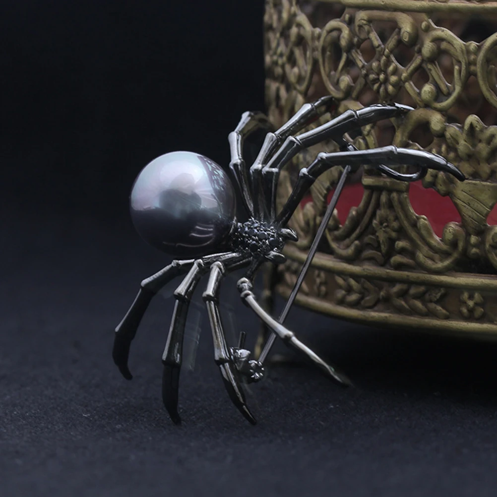 

Stylish Women Breastpin Black White Spider Pattern Alloy Brooch Adorable Solid Wearable For Hats Bags Clothes ()