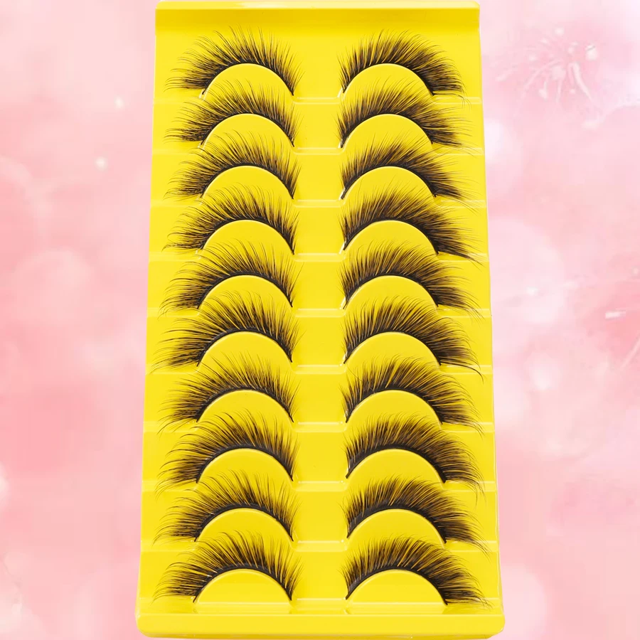 10 par efektownych makijaży oczu w stylu mango z pełnymi rzęsami 3D, podkreślających uroczystość oczu.