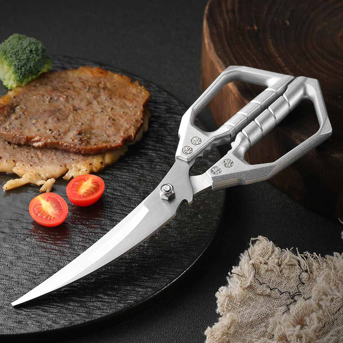 High-quality barbecue shears, multi-functional kitchen scissors, chicken bone shears, bottle openers, vegetable and meat shears
