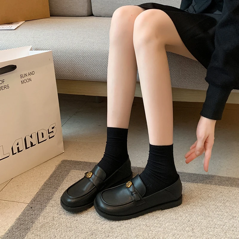 

Женские черные кожаные лоферы с квадратным носком, золотой камелией и толстой подошвой, удобные, на каждый день, для офиса и повседневной носки, без застежек