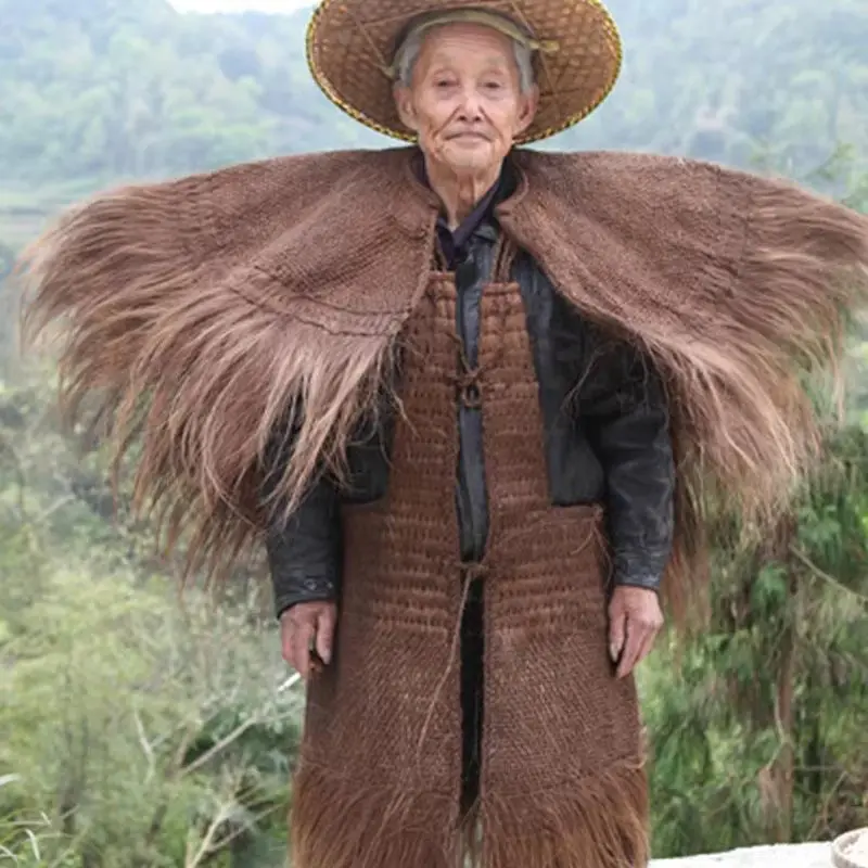 You can wear large coats, handmade bamboo hats, rainproof and nostalgic ancient raincoats, farmhouse pendants