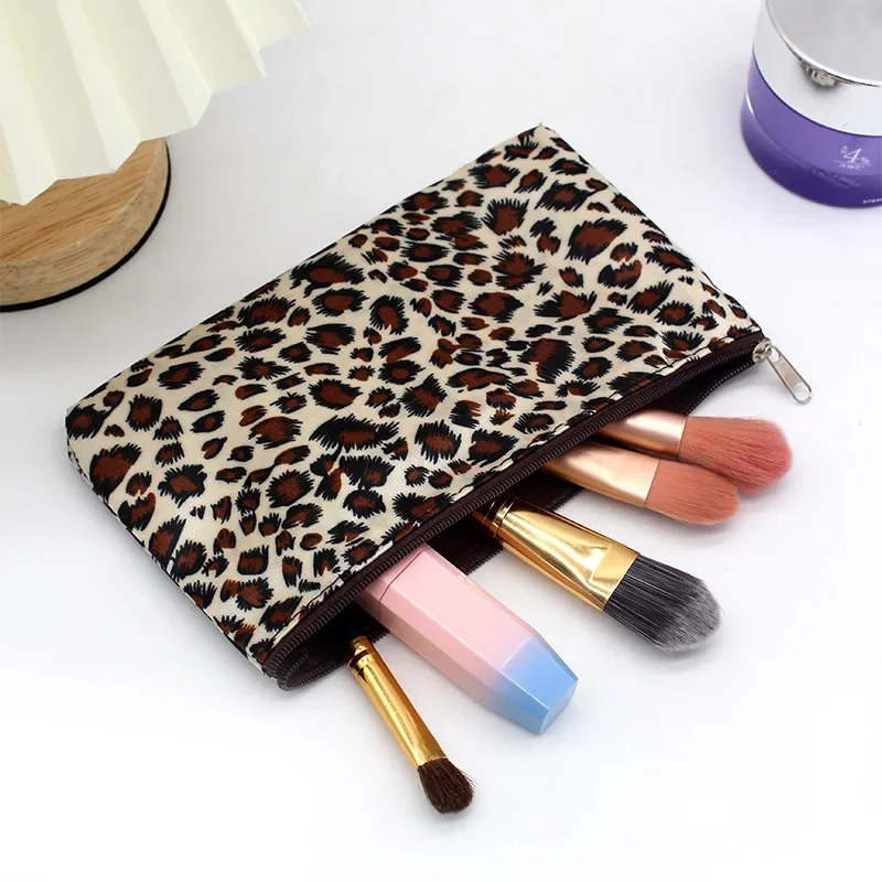 1Pc Casual Fashion Women Leopard Print Makeup Bag Travel Portable Zipper Clutch Bag Change Card Key Organizer Horizontal Wallet