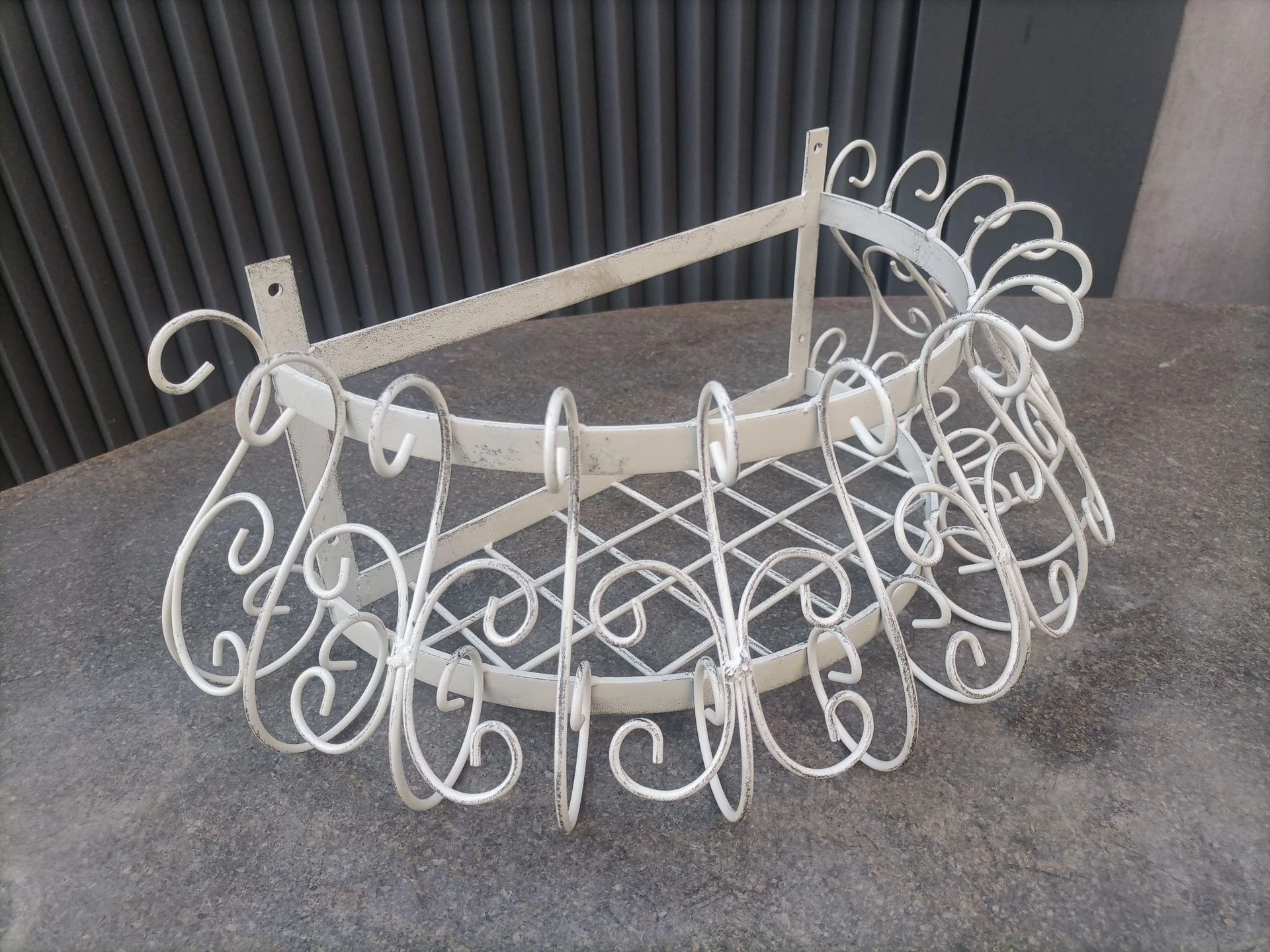 

Wrought iron wall hanging flower stand semi-round white wrought iron storage balcony shelf wall hanging window hanging basket st