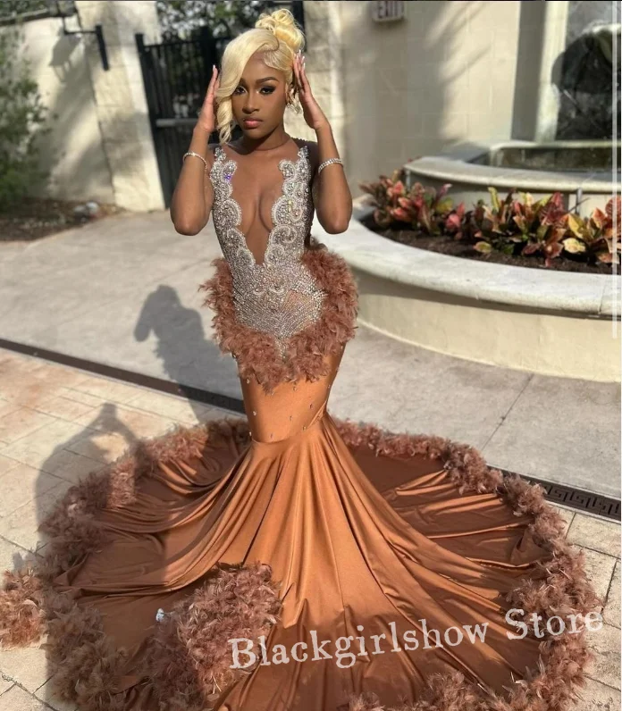 Tan Mermaid Evening Prom Dress 2025 Luxury Diamante Feather Applique Black Teen Queen Dress Vestidos Para Eventos Especiales