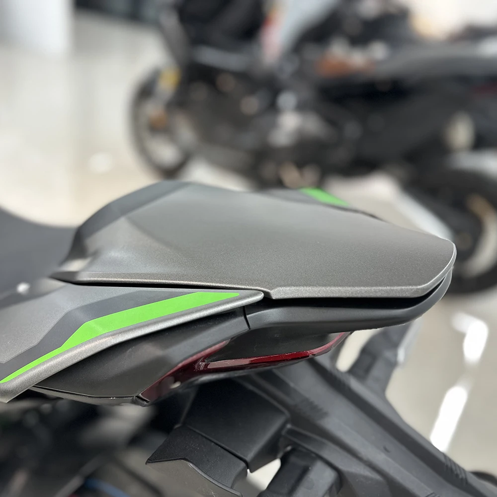 غطاء خلفي للدراجة النارية Kawasaki Z900 Z 900 Z-900 2025 2026 مقاعد بيلايون هدية أغطية علوية ملحقات انسيابية للمقعد