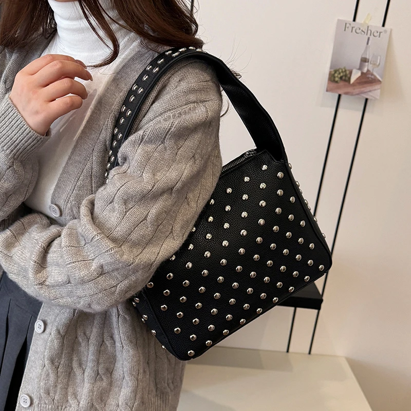 Modische Sling-Handtaschen, Shopper-Tasche, Nieten-Design, Hobo-Schultertaschen, 2024, schwarzer Punk-Stil, Unterarm-Schulter-Handtasche und Geldbörse – Detail 23