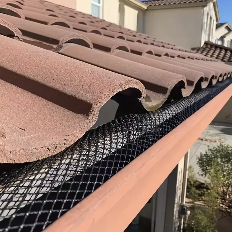 1PCS Gutter Guard Mesh Roll with Hooks Heavy-Duty Plastic Leaf Filter Net Clog Resistant Screen for Roof Gutters & Downspouts
