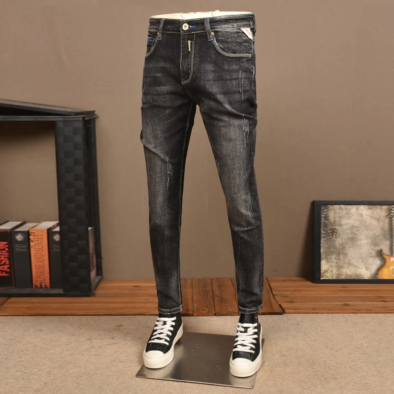 Jeans da uomo di moda in stile italiano retrò nero grigio Stretch Slim Fit Jeans strappati da uomo ricami Designer pantaloni in Denim Vintage Homme