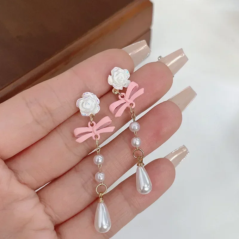 موضة جديدة الفرنسية جميلة أنيقة خمر البسيطة الفاخرة القوس القلب الأذن مربط الكورية نمط أقراط اللؤلؤ النساء انخفاض الأقراط