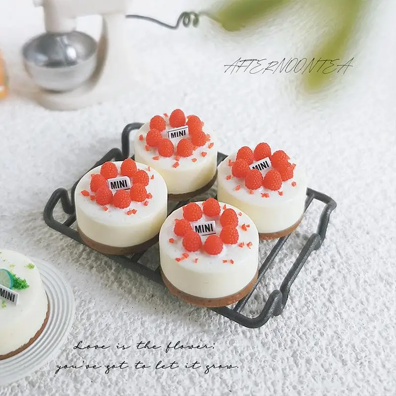Casa de muñecas en miniatura, arcilla de simulación, pastel de fruta de fresa, Mini modelo de comida para casa de muñecas, accesorios, bonitos juguetes de pastel de panadería, 1 Uds.
