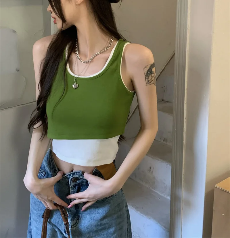 Estate alla moda verde senza spalline corto stretto strato base camicia da donna sportivo crop top tuta sportiva casual falso in due pezzi o collo T-shirt