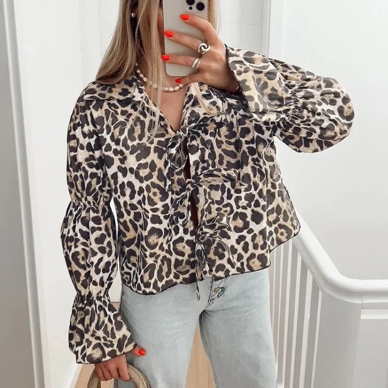 

Autumn Retro Women's Lace Up Leopard Print Shirt Temperament Commuting New Fashion Loose Lapel Neck Bubble Sleeves Women Blouses