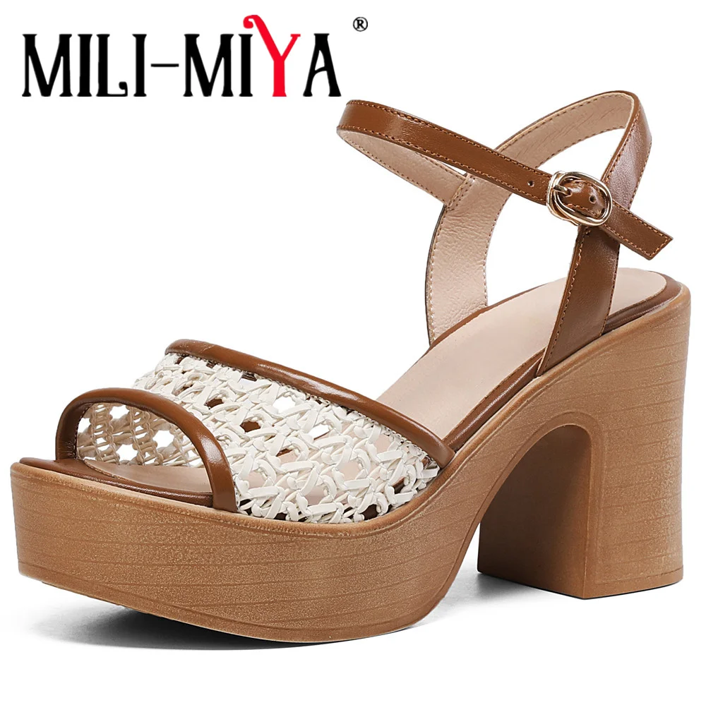 

Женские босоножки из бычьей кожи и микрофибры с ремешком с пряжкой и круглым носком