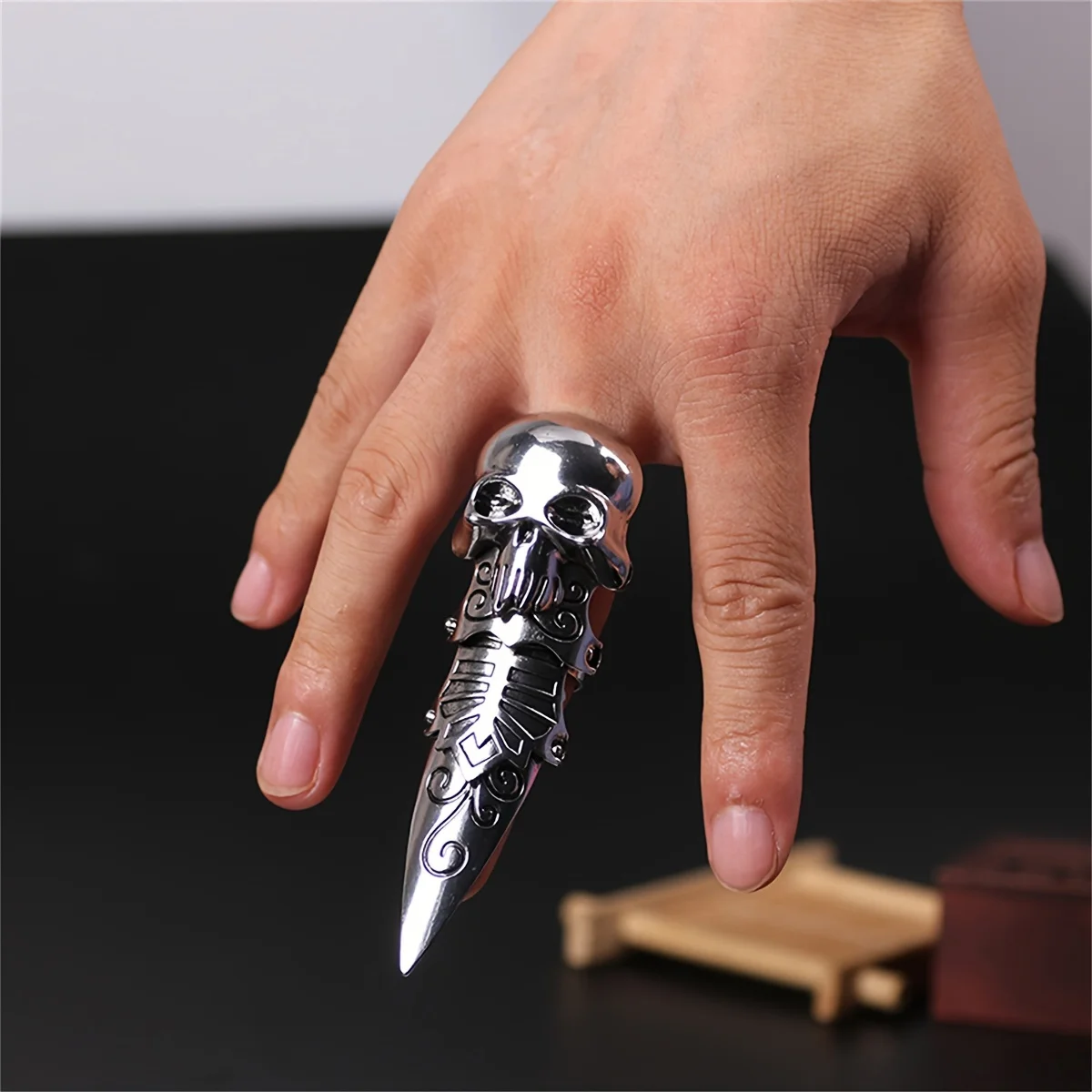 Retro Gothic Ring Skull Shaped Cool Object Joint Flexible Long Men\'s Ring Boyfriend Party Gift Punk Style Fashion Jewelry 2024