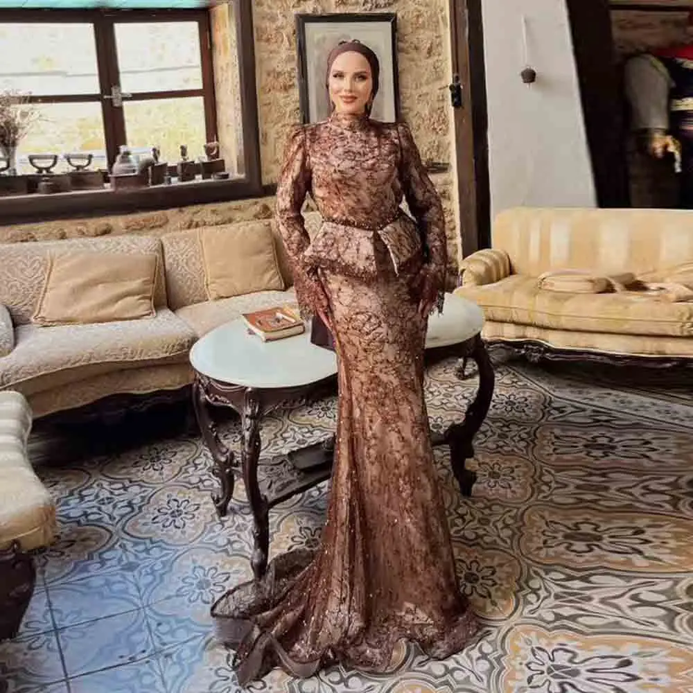 Maßgeschneidertes Spitzen-Pailletten Muslimisches Abendkleid O-Ausschnitt Langarm Hijab Hochzeitsgast-Outfit Braunes Spitzen-Meerjungfrauenkleid Abaya