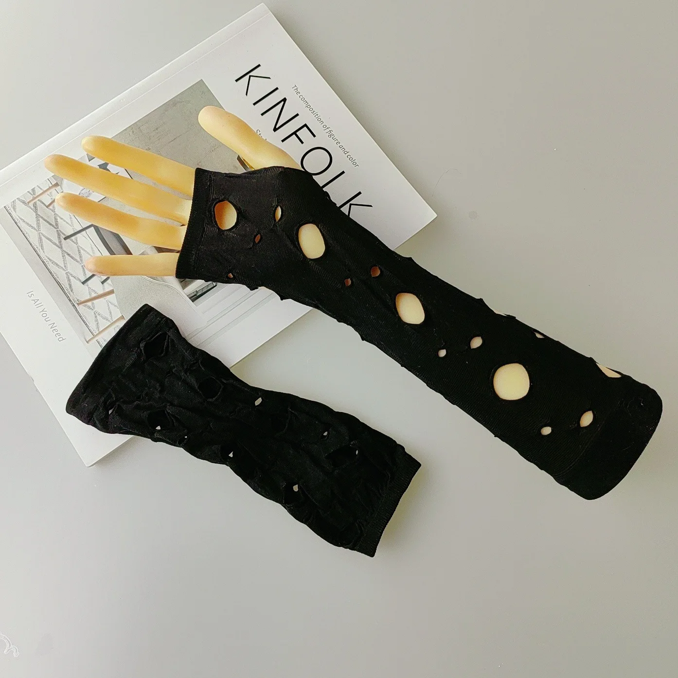 قفازات الهالوين متوسطة الطول مجوفة نصف إصبع بفتحة غير منتظمة للحفلات الداكنة #2