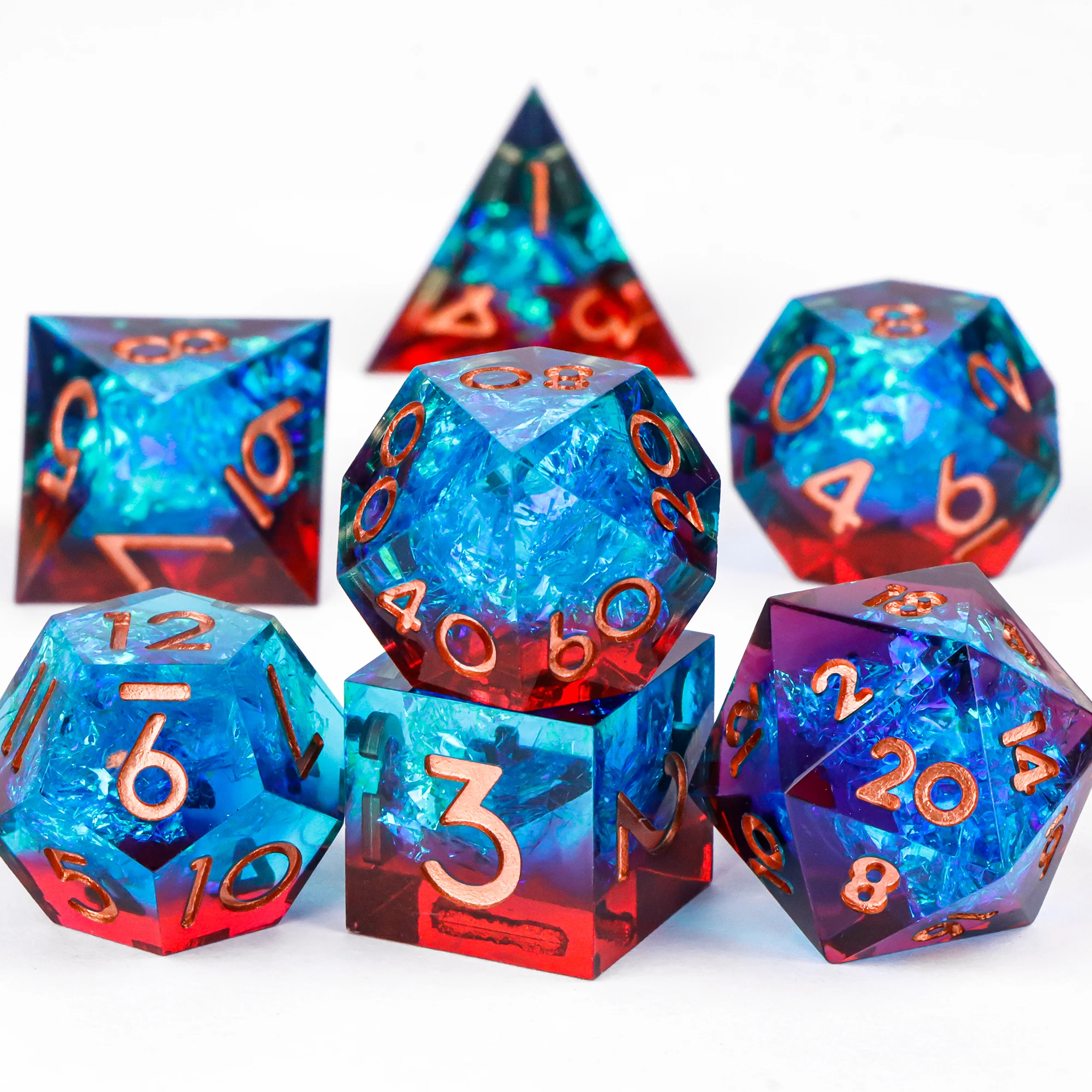 

Набор кубиков Sharp Edge DND, ручная работа, 7 аксессуаров, кубики для игр Dungeons and Dragons TTRPG, многогранные кубики Sharp Edge из смолы