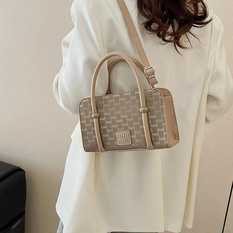 

Осенняя женская квадратная сумка 2024, кошелек через плечо с верхней ручкой, мягкая веганская кожа, нишевая дизайнерская повседневная шикарная универсальная сумка «день-ночь»