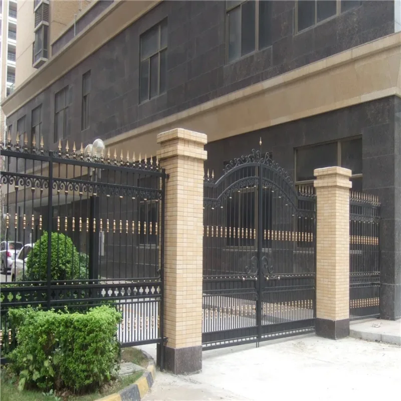 Wrought Iron Main Gate，Ornate Scrollwork，Double Swing Driveway Gate，Arched Top，Metal Villa Entrance Gate ，Anti-rust Gate