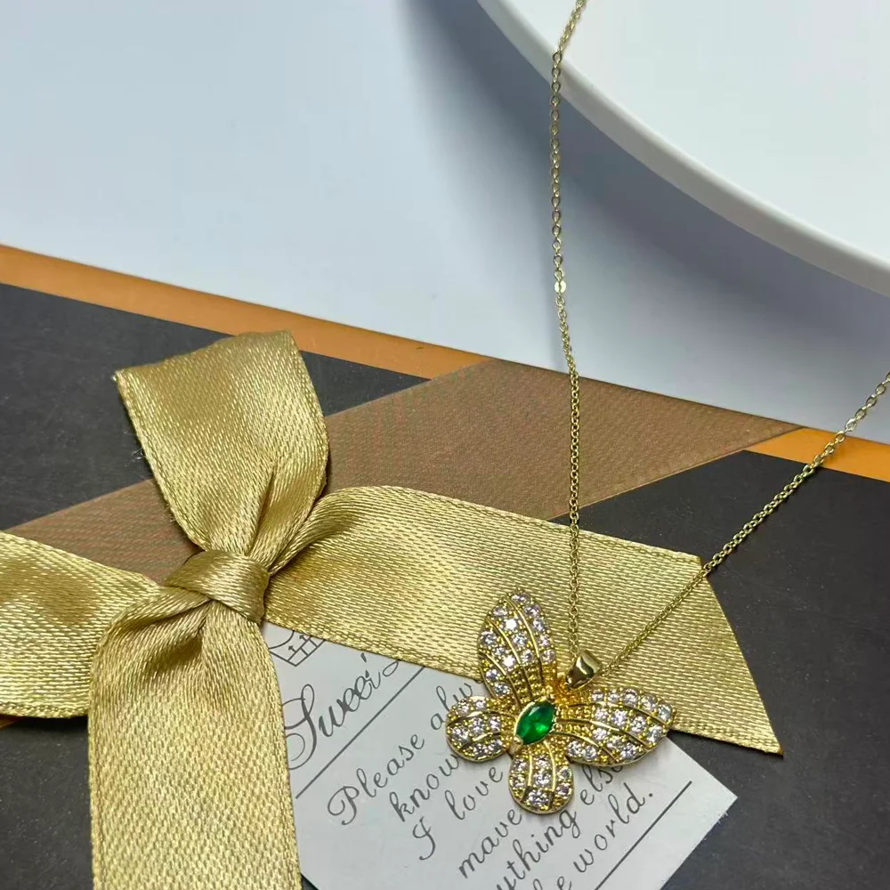 قلادة على شكل فراشة مجوفة، سلسلة ترقوة من الزركونيوم النحاسي المرصع بالزركونيوم للسيدات، مزاج عصري وبسيط