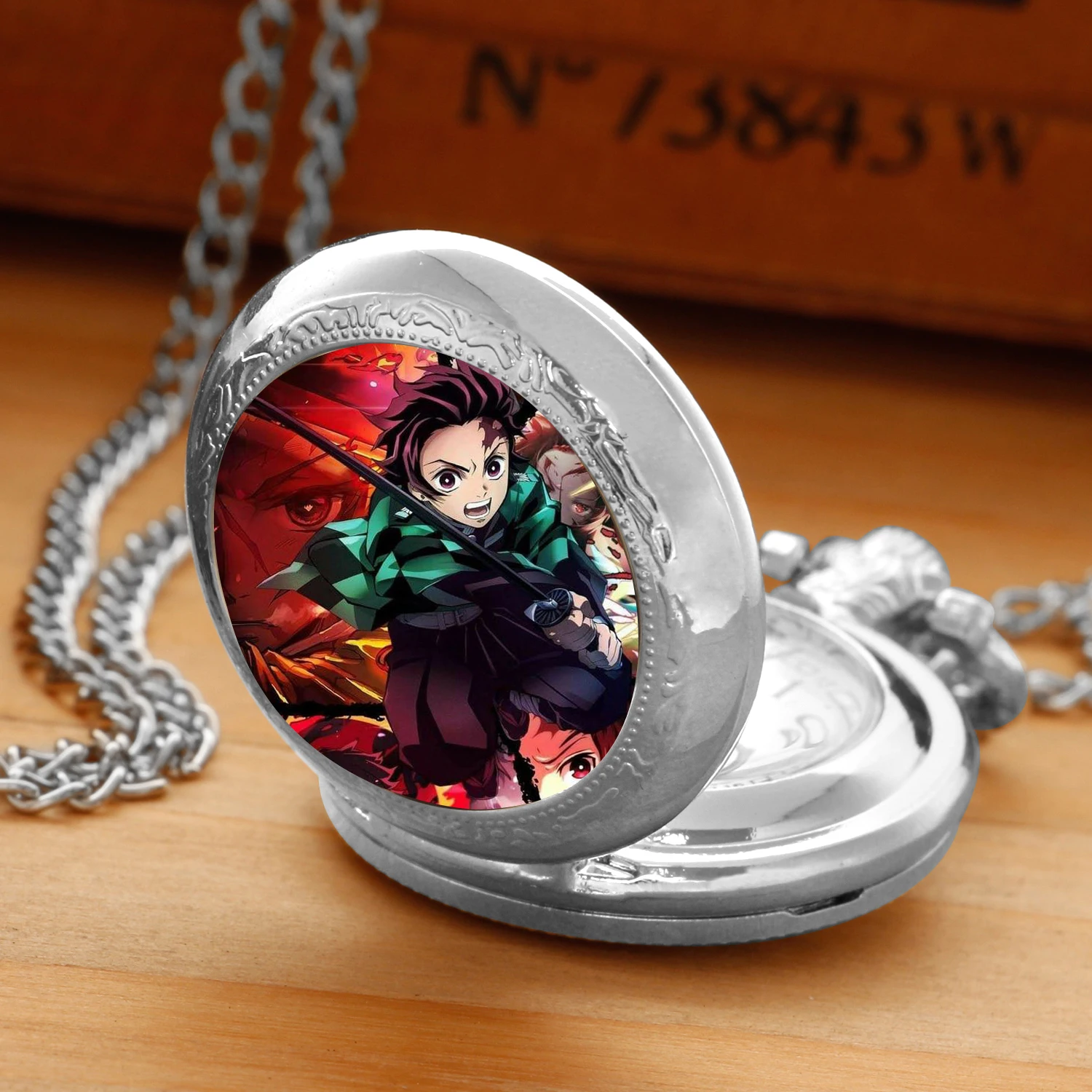 Personalizzato argento acciaio inossidabile Anime Demon Slayer Tanjiro cupola di vetro orologio da tasca al quarzo collana pendente gioielli da donna