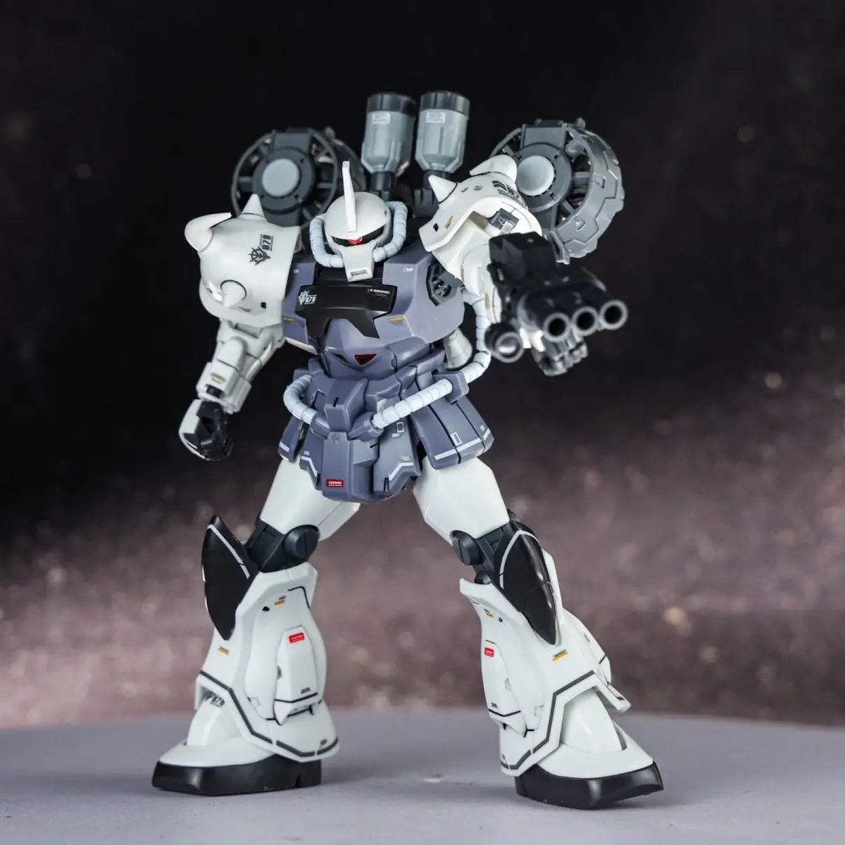 STAR HG 1/144 MS-07B-3 Kit de modelo de ensamblaje Gouf con bolsa de mosca Color blanco personalizado B3 figura de acción Kits de modelos de plástico personalizados