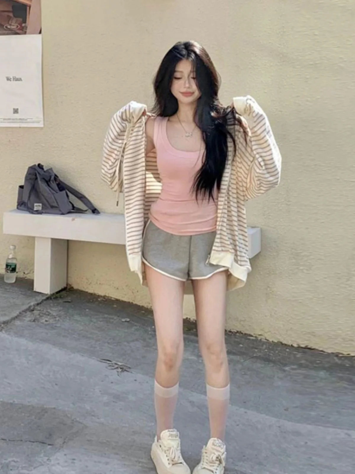 

Spring 2025 Women's Hooded Striped Long Sleeve Sweatshirt Jacket Pink Vest Sports Shorts Set Fashionable Three-Piece Ensemble