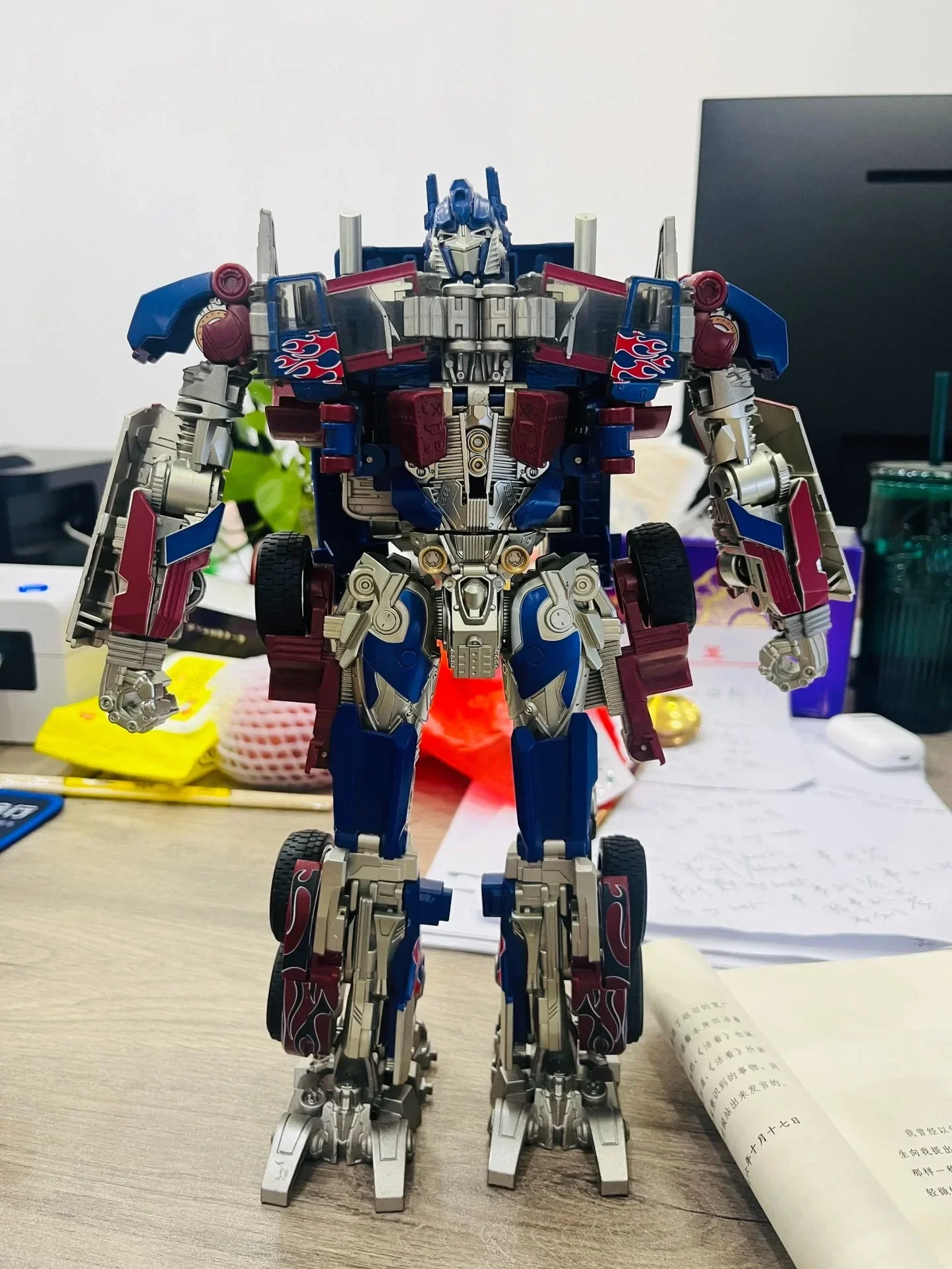 In Magazzino JIAYUEHUANG Trasformare Giocattoli 8801A1 Versione Finemente Dipinta SS05 OP Autobot Action Figures Modello Regalo Anime Raccogliere