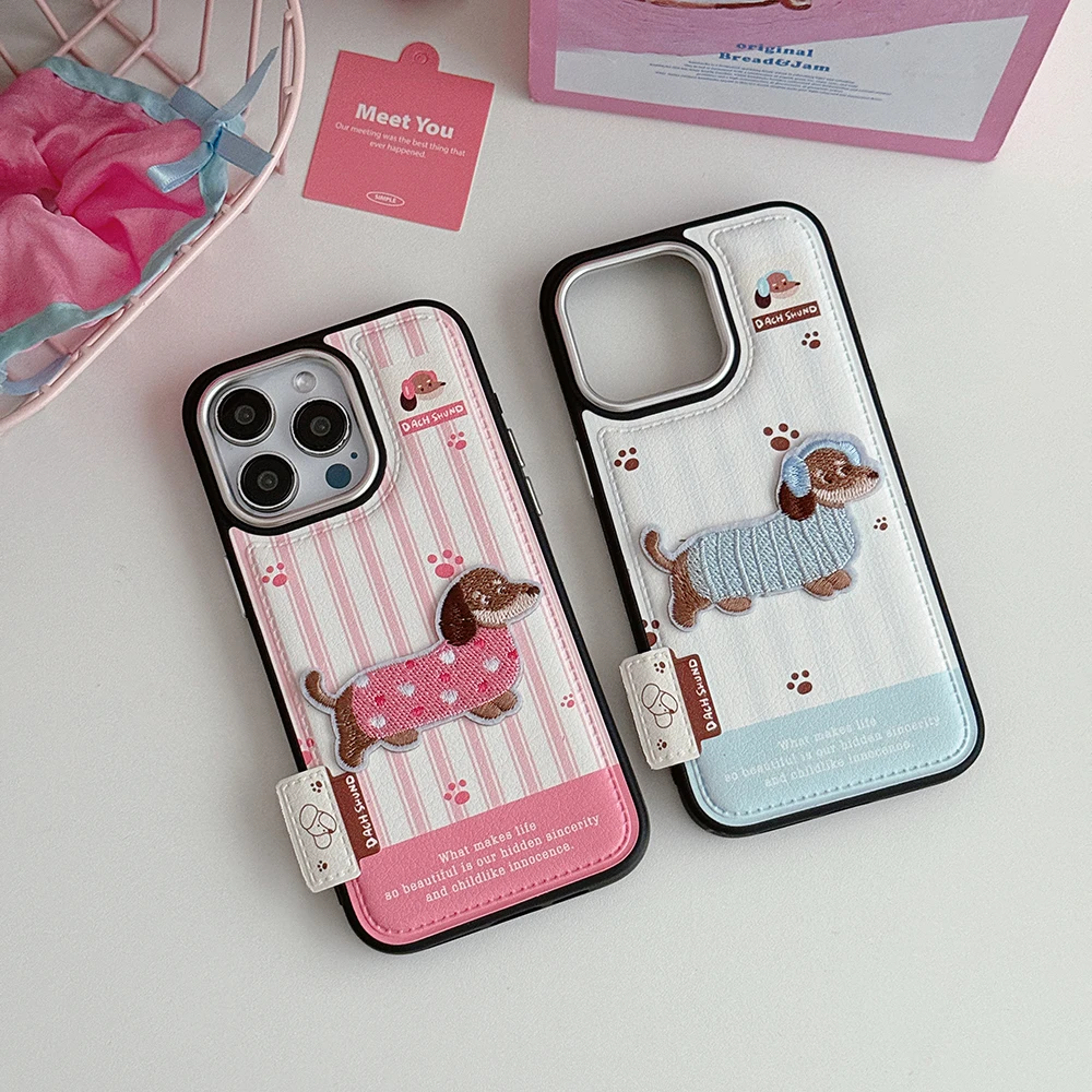 Cartoon Cute 3D Embroidered Dachshund Puppy Phone Case For iPhone 16 Pro Max 15 13 14 Soft Leather Silicone Drum Bag Back Cover