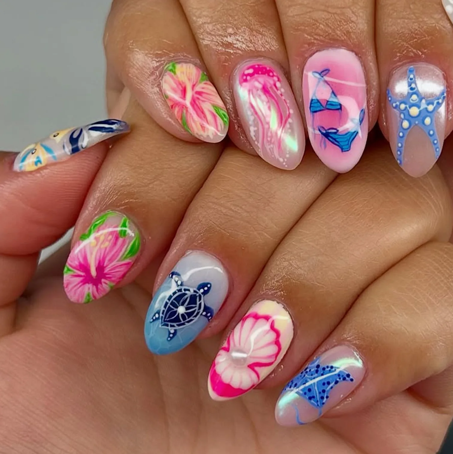 

24PCS Colorful Fake Nail Summer Beach Almond Press on Nails Hibiscus Flower Jellyfish Turtle Starfish Print Reusable False Nails