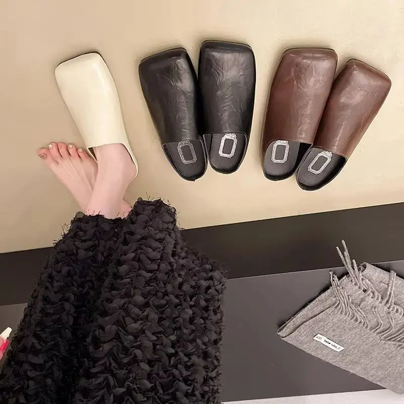 

Женская обувь Мюли для женщин 2025 Резиновые тапочки Роскошные шлепанцы Низкие лоферы с носком Новые дизайнерские римские туфли на плоской подошве в стиле ретро из искусственной кожи