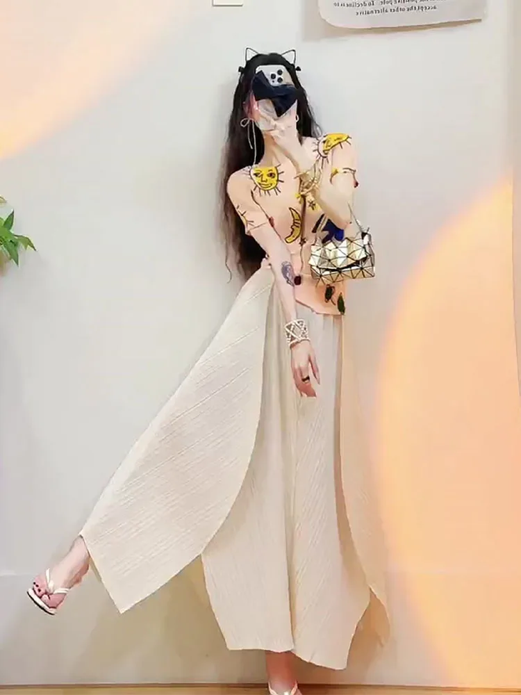 

Slim Fit Summer Print Short Sleeve Top And Pleated Flower Bud Skirt Ensemble Three Houses Artistic Creation Fashion Set