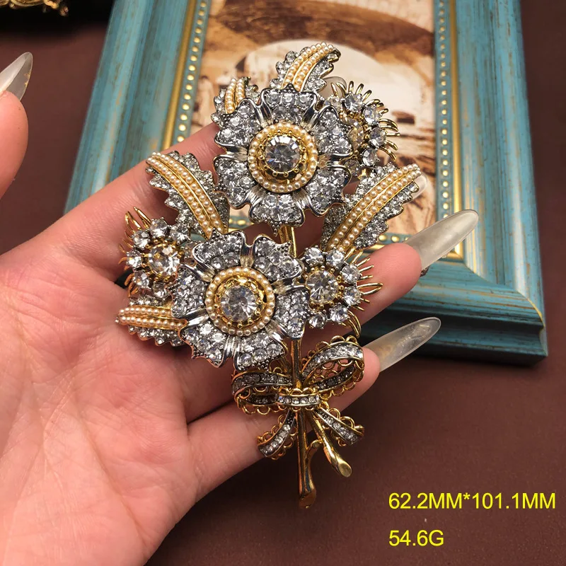 

Fashion High-quality Exquisite Rhinestone Flower Women's Brooch New Designer Retro Palace Baroque Pearl Brooch for Women