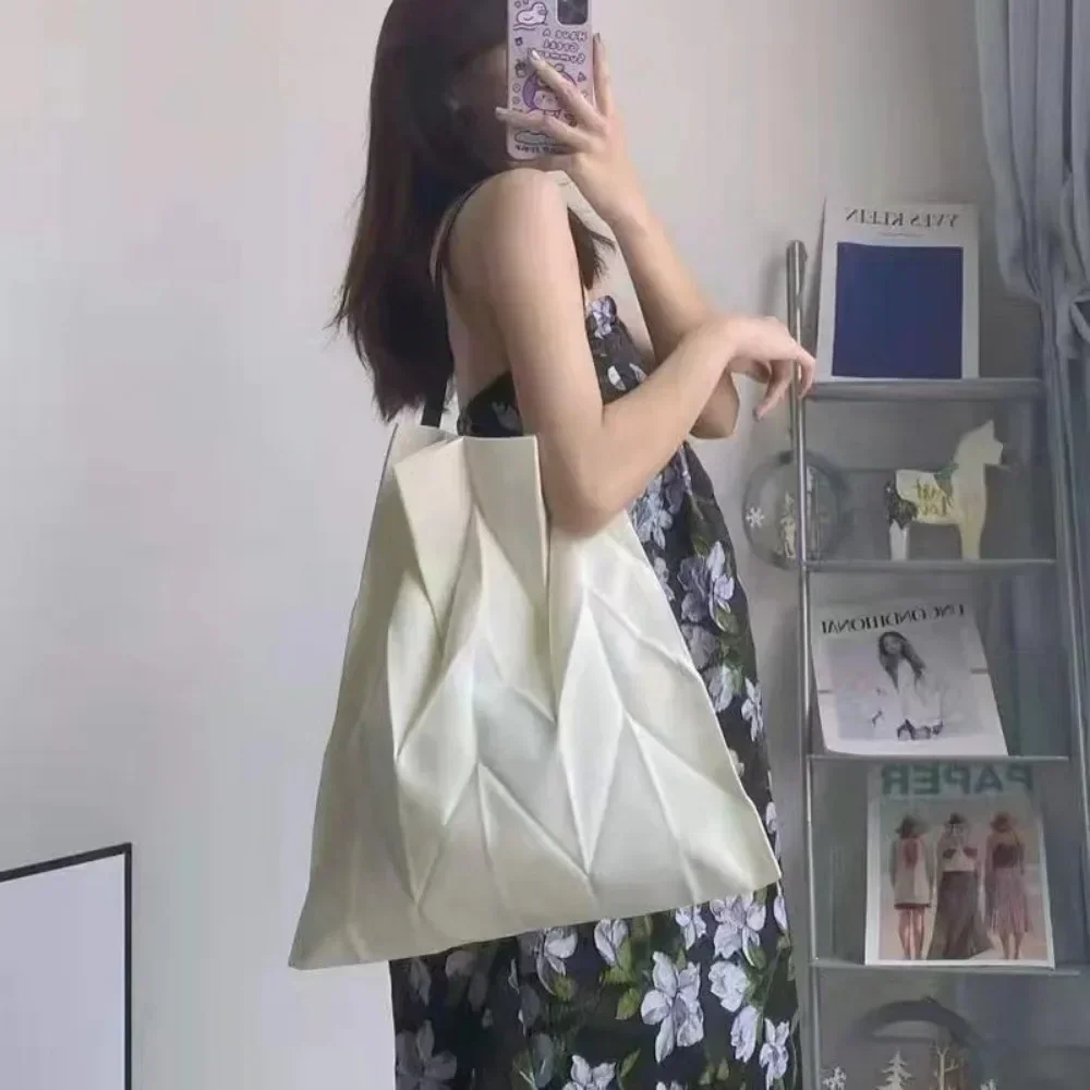 

Korean Geometric Pleated Tote Bag Women's Large Capacity Canvas Shoulder Bag Stylish Shopping Handbag with Unique Folding Design
