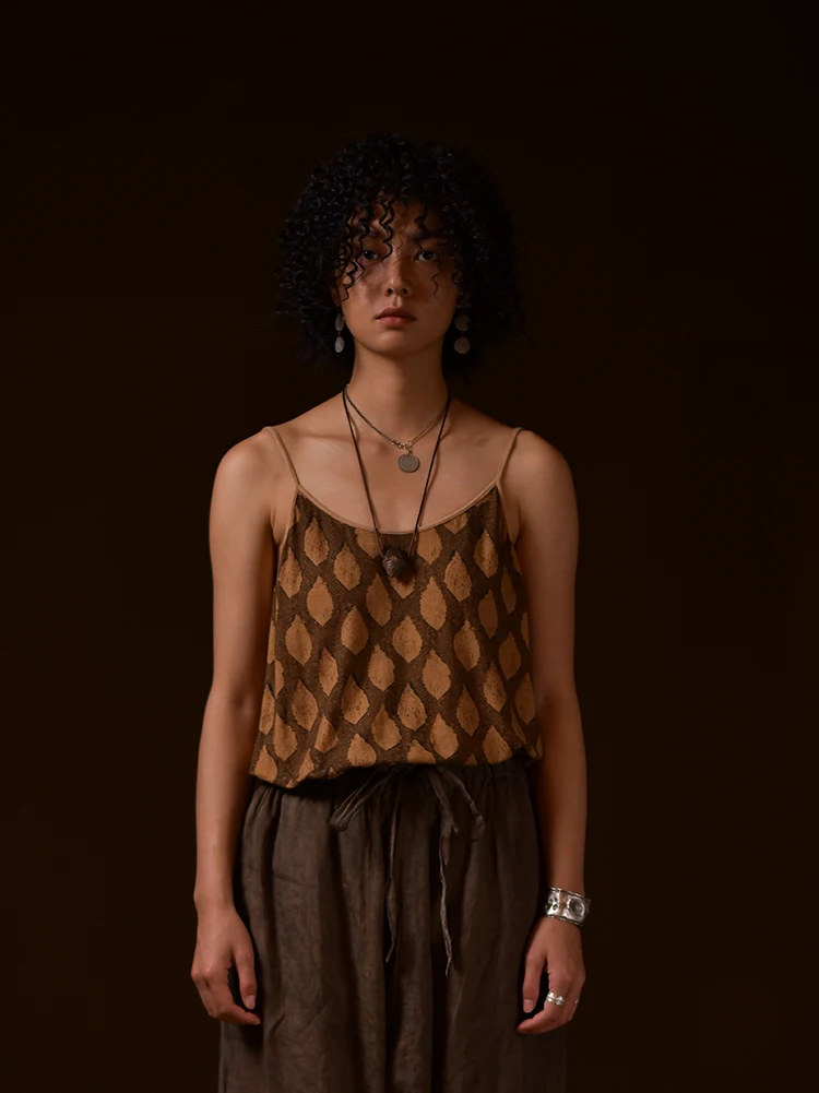 

Original Design Printed Cotton Linen Knitted Strap Vest Women's Faion Summer Inner Wear Straight Cut 22SS4026 Left Bank Mys...