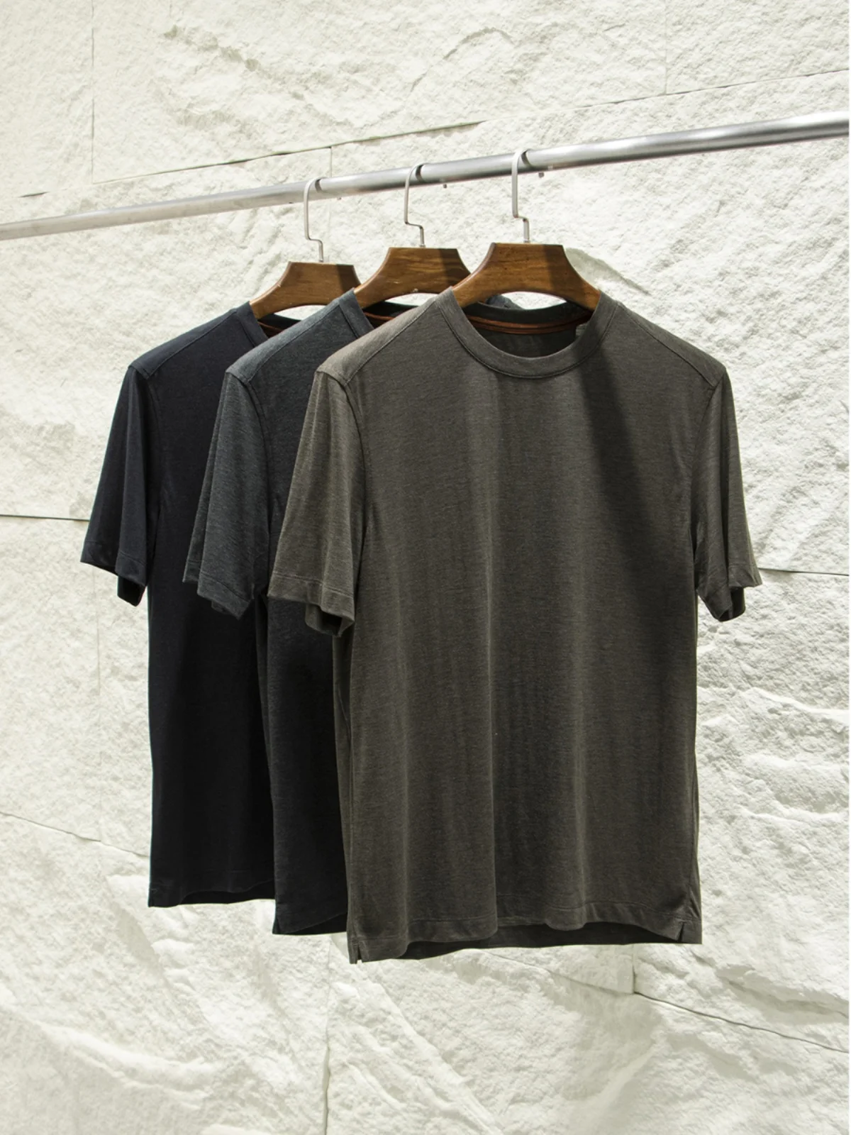 

Rare ionic Merino Wool Blend Breathable Skin-friendly Casual round Ne ort Sve T-irt Loose Fit Faion Urban Youth...